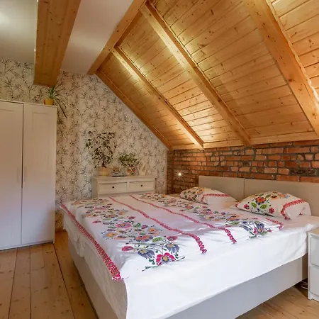 Pod Skocznia Apartment *